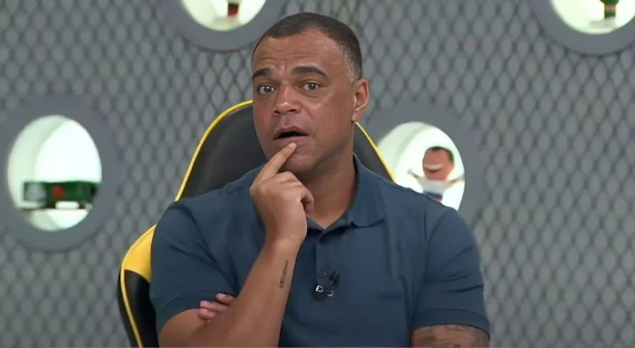 Denílson vê técnico capaz de brilhar em clube maior do Brasil: “Com todo respeito”