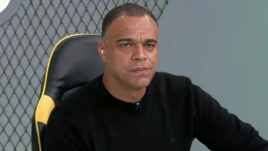 Denílson aponta time beneficiado pela arbitragem no futebol brasileiro hoje