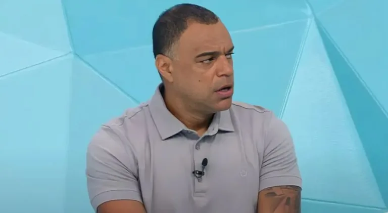 Denílson “manda real” e elege atacante destaque do Brasileirão