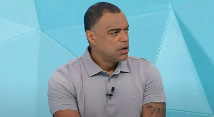 Denílson “manda real” e elege atacante destaque do Brasileirão