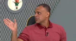 Denílson reforça time que “decepciona” na Libertadores