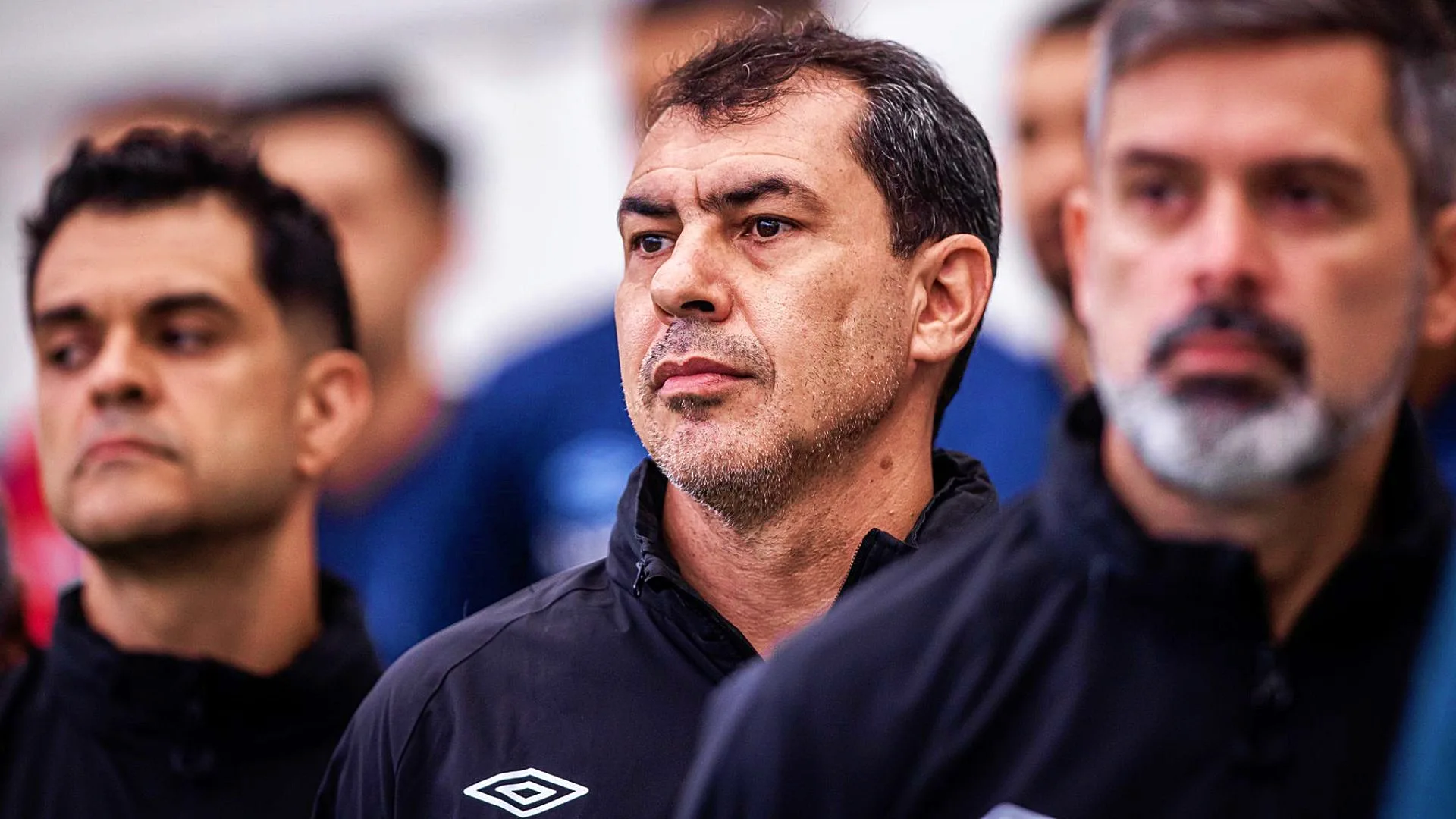 Torcedores do Santos pedem demissão de Carille após empate no Brasileirão Série B: “Tirando sarro”