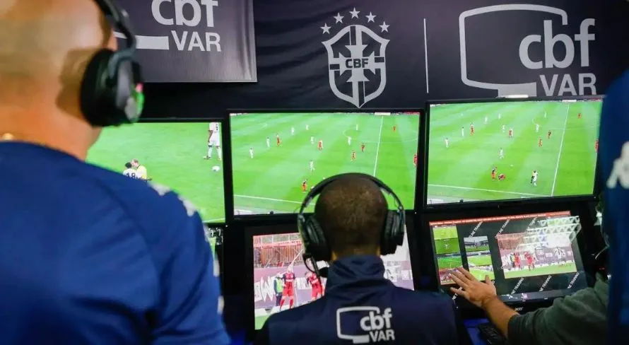 Saiba quanto o árbitro de VAR ganha no futebol brasileiro