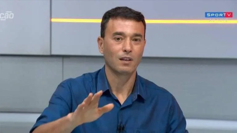 Rizek “rebaixa” centroavante no futebol brasileiro: “Segunda prateleira”