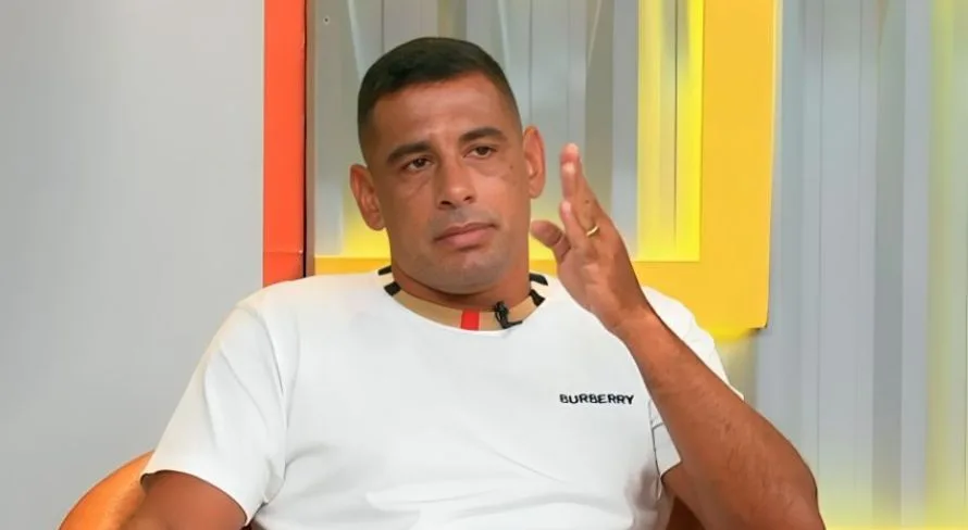 Diego Souza exalta time do futebol brasileiro e manda recado ao presidente