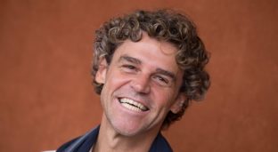 Guga, durante o Aberto de Tênis da França na arena Roland-Garros (Nasser Berzane/ABACAPRESS.COM)