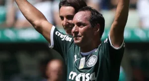 Edmundo cogita placar de Palmeiras x Flamengo: “Pelo menos”