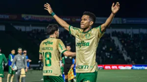 Estêvão, do Palmeiras, iguala marca de Neymar no Brasileirão com menos jogos