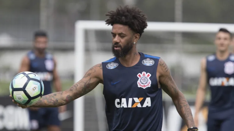 Ex-Corinthians, Cristian se coloca acima de jogadores de Palmeiras e seleção brasileira