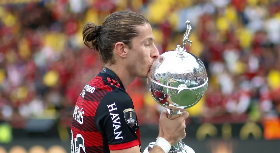 Filipe Luís aponta técnico subestimado no futebol brasileiro