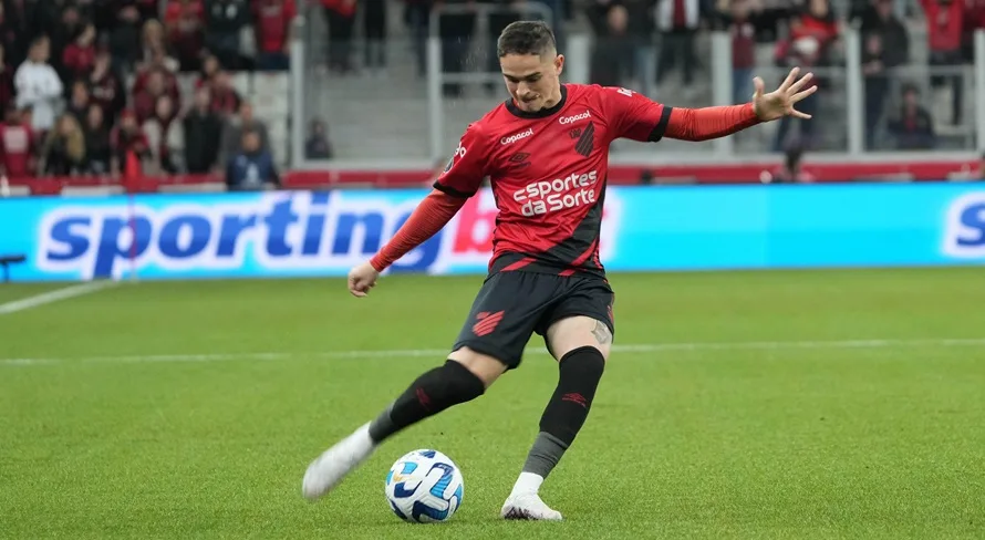 Flamengo monitora brasileiro que atua no futebol russo