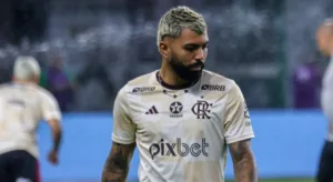Torcedores do Flamengo criticam aceno de Gabigol ao Palmeiras