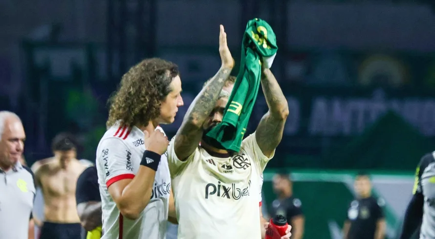 Dirigentes e torcedores do Rubro-Negro não gostaram nada da atitude do atacante, que cada vez mais torna sua renovação mais difícil.