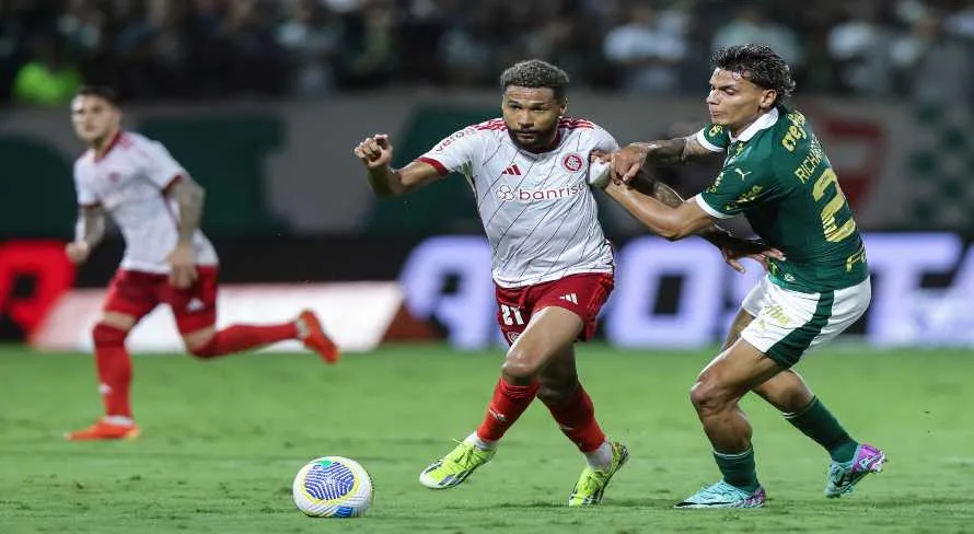 Palmeiras busca o ataque e arranca o empate contra o Internacional no Brasileirão