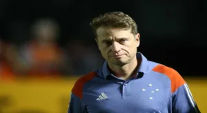 Fernando Seabra questiona desempenho do Cruzeiro em jogo contra o Vitória