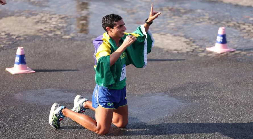 Olimpíadas: Caio Bonfim faz história ao conquistar primeira medalha brasileira na marcha atlética
