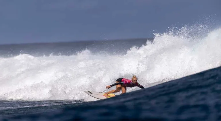 Olimpíadas: Tatiana Weston-Webb se classifica no surfe e garante medalha ao Brasil