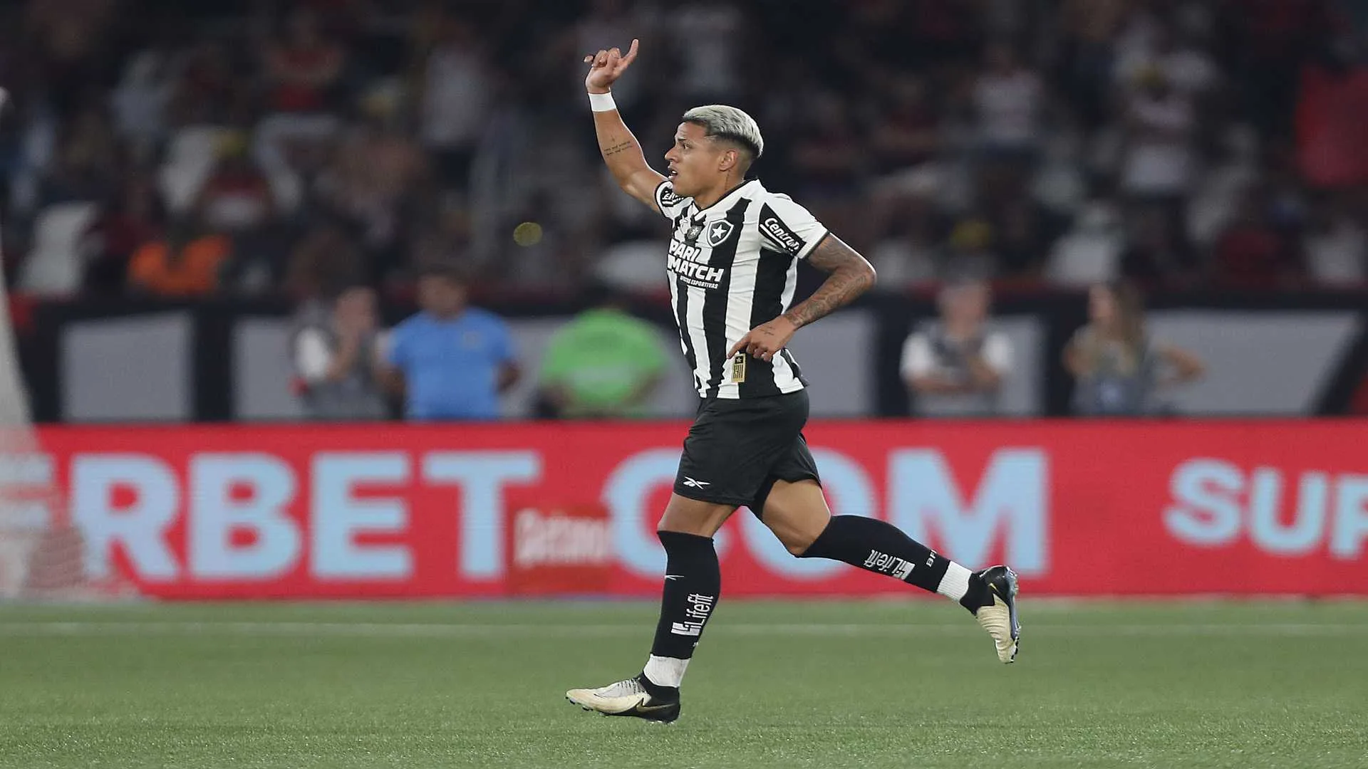Botafogo desconhece interesse do Al Hilal em Matheus Martins