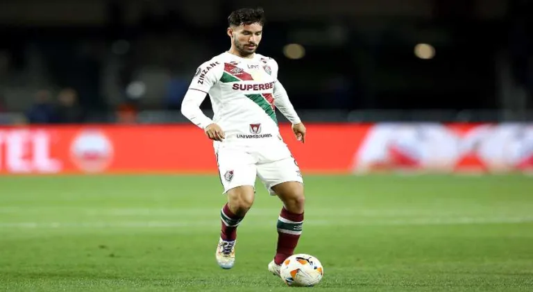 Torcedores do Fluminense lamentam substituição de jogador
