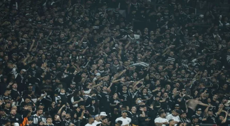 Corinthians investe no ataque para inaugurar o marcador contra o Red Bull Bragantino; assista