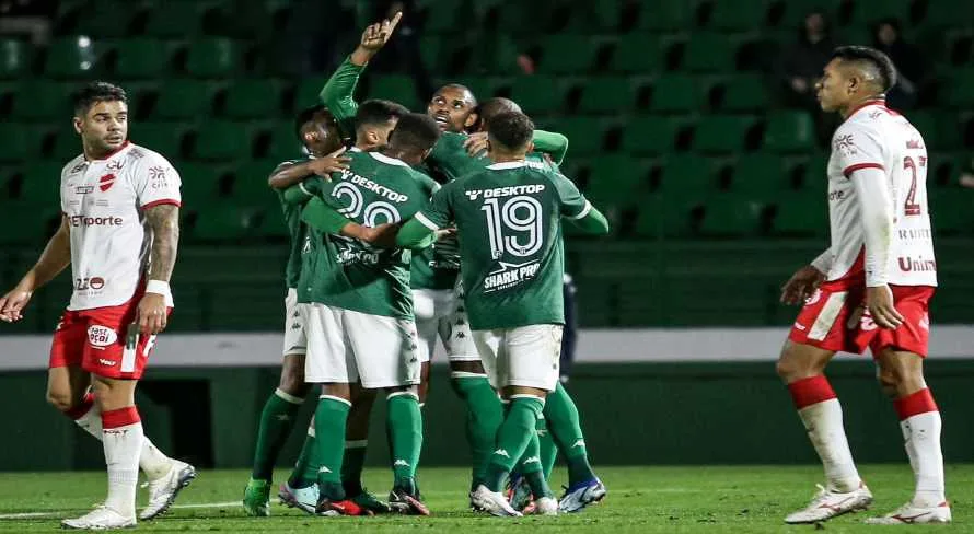 Guarani vence o Vila Nova e volta a respirar no Brasileirão Série B