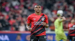 Athletico-PR vence o Belgrano de virada na Sul-Americana