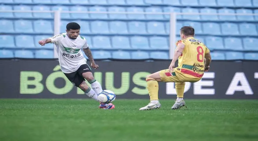 Vitória do Coritiba e mais: veja o resumo do Brasileirão Série B hoje (18)