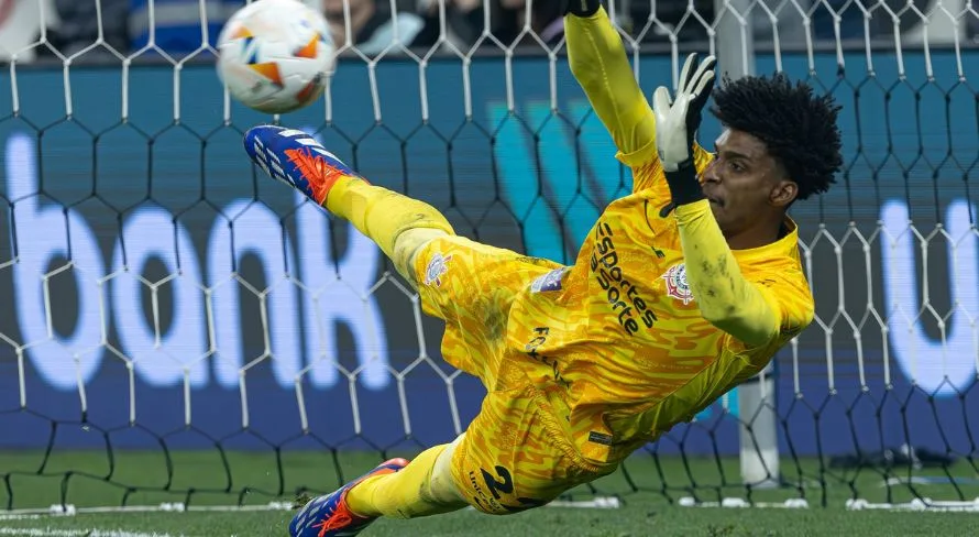 Corinthians: Hugo Souza entra em seleta lista que tem Dida e o ex-Palmeiras Marcos