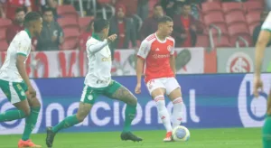 Corneta de torcedores do Palmeiras sobre o Internacional viraliza; veja