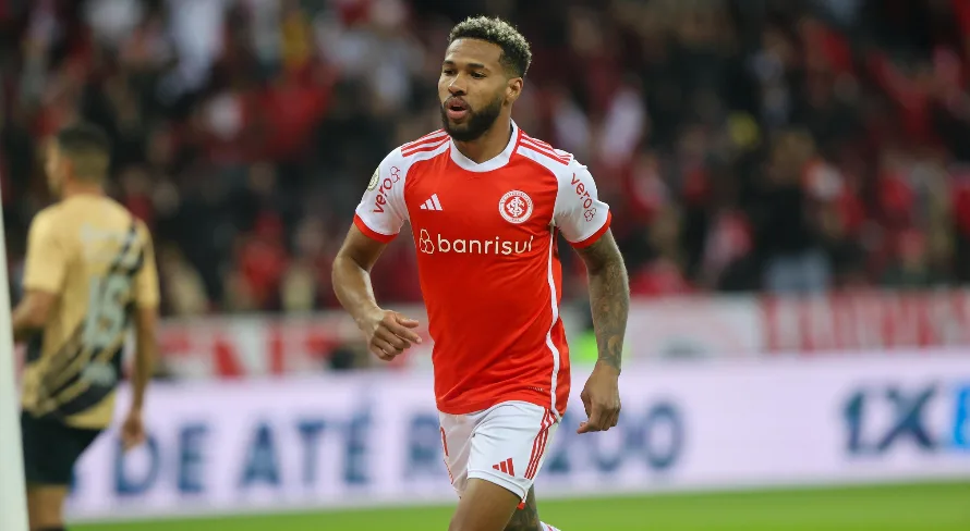 Internacional luta até o fim e evita derrota para Athletico-PR no Brasileirão