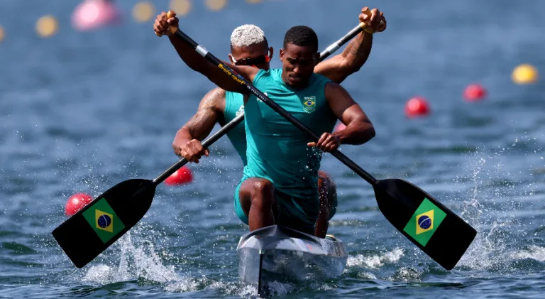 Isaquias Queiroz e Jacky Godmann ficam sem medalha na canoa dupla pelas Olimpíadas