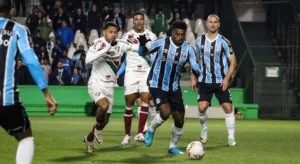Grêmio vence de virada o Fluminense na Libertadores com dois gols de Reinaldo