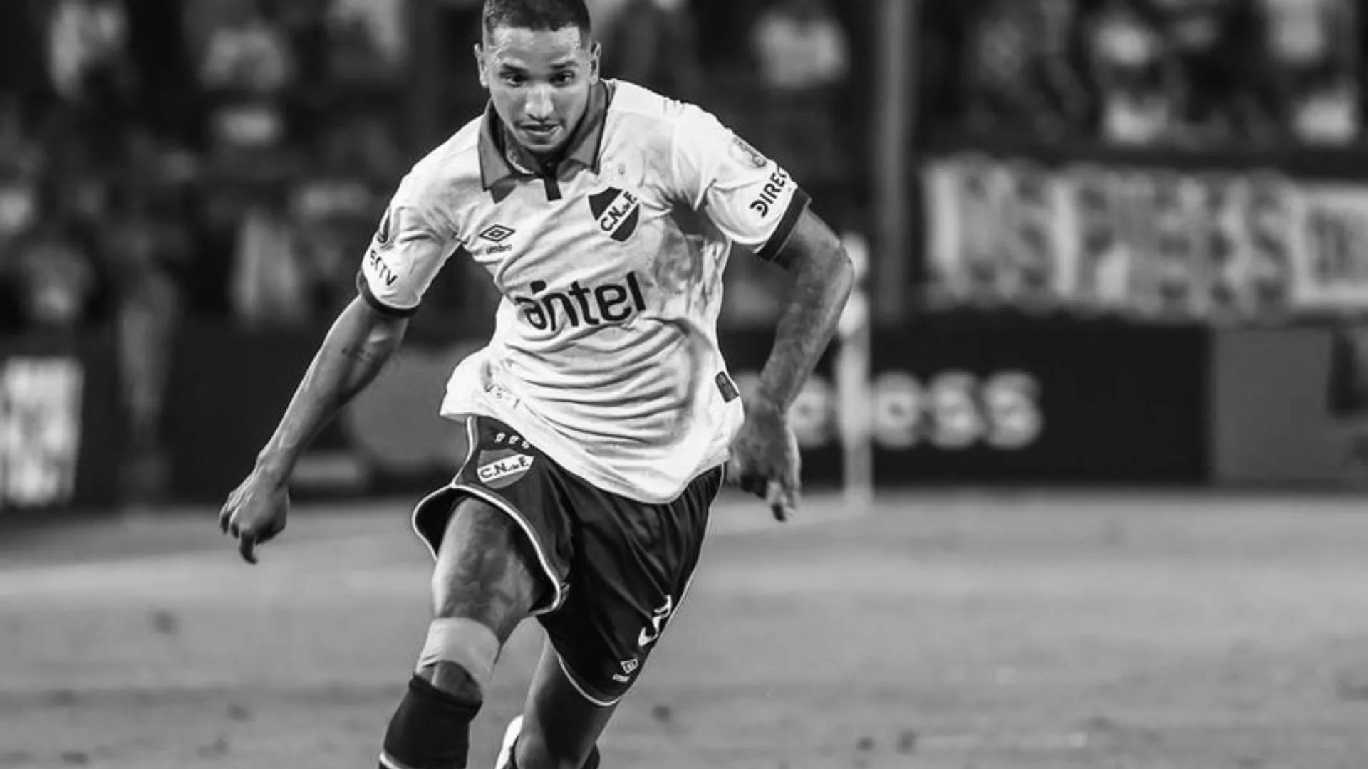 Mundo do futebol presta homenagens ao zagueiro Juan Izquierdo; confira