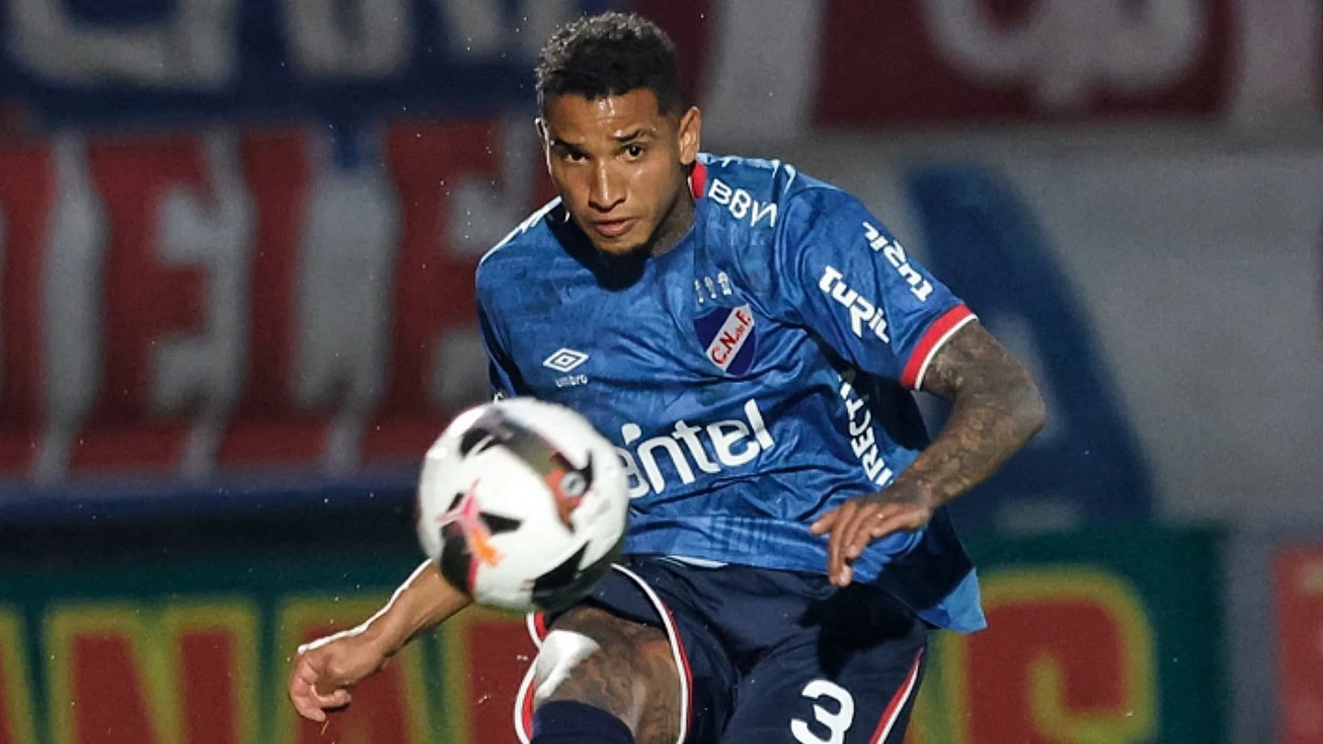 Juan Izquierdo participou de homenagem ao RS nas enchentes de maio; veja