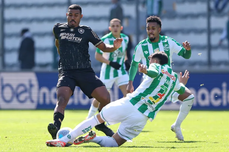 Juventude vence o líder Botafogo e se afasta da zona de rebaixamento do Brasileirão