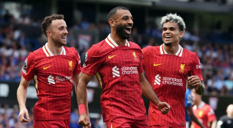 Liverpool bate o Ispwich Town em estreia na Premier League