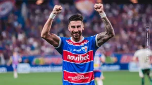 Coritiba negocia a contratação do centroavante de Lucero, do Fortaleza