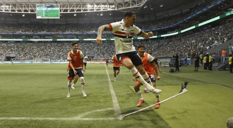 Ana Thaís Matos e Rizek divergem sobre cartão amarelo em Palmeiras x SPFC