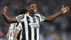 Luiz Henrique, do Botafogo, se coloca acima de atacante do Brasileirão: “Pior”