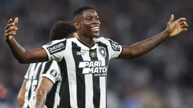 Luiz Henrique, do Botafogo, se coloca acima de atacante do Brasileirão: “Pior”