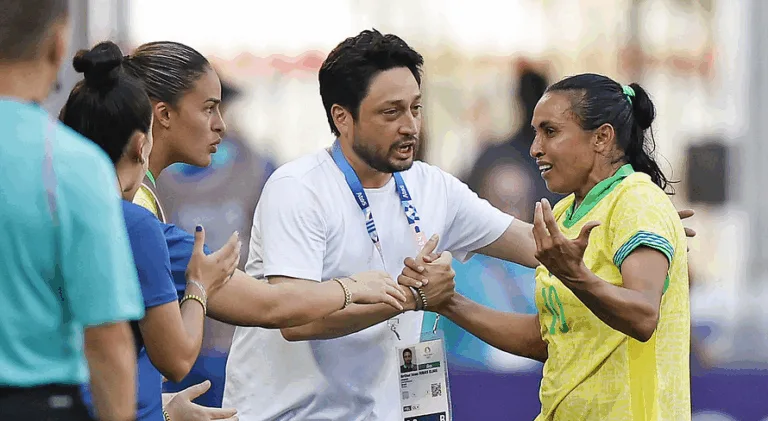Ana Thaís Matos defende Marta e abre o jogo sobre chance da craque ser titular na final das Olimpíadas