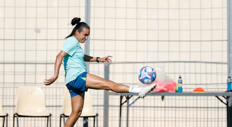 Lazarini palpita se Marta deve ser titular na final das Olimpíadas