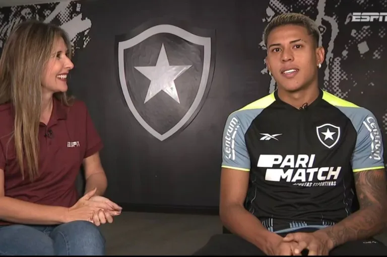 Matheus Martins, do Botafogo, abre o jogo sobre provocação do Flamengo