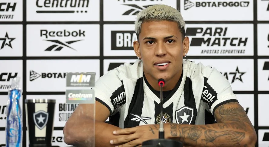 Botafogo apresenta Matheus Martins, contratado junto à Udinese