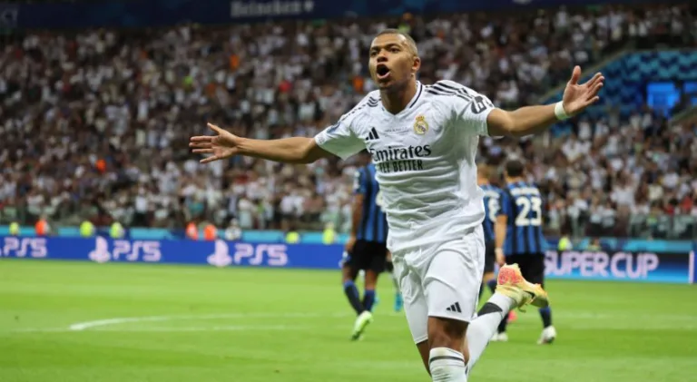 Real Madrid: Ancelotti exalta “humildade” de Mbappé nos bastidores