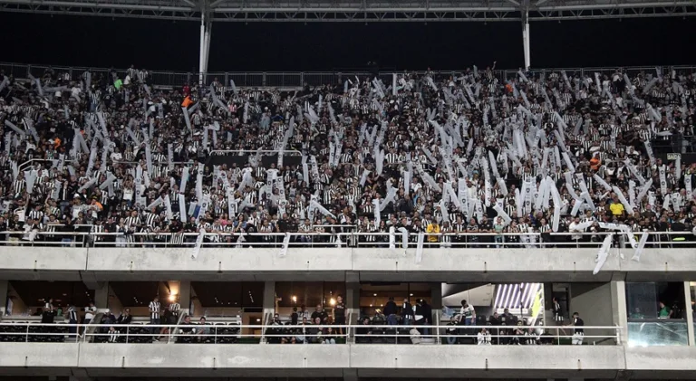 Milly Lacombe detona Conmebol após atos racistas em Botafogo x Palmeiras