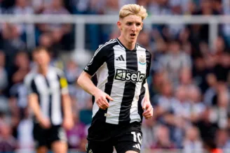 Anthony Gordon, do Newcastle