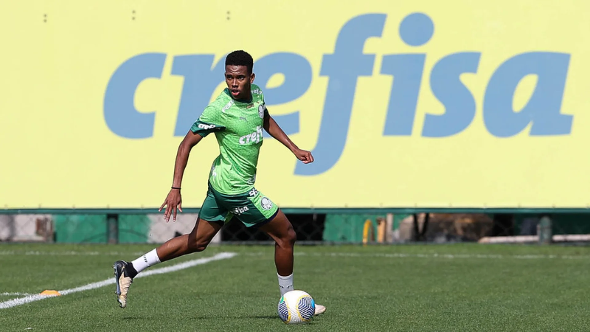 Julio Gomes critica transferência de Estevão do Palmeiras para o Chelsea