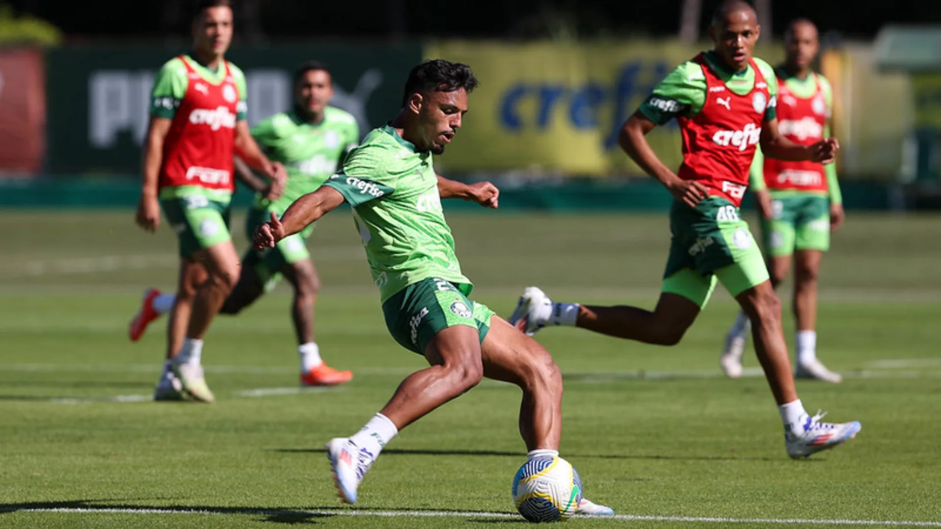 Gabriel Menino, do Palmeiras, recebe sondagens do futebol mexicano, afirma Nicola