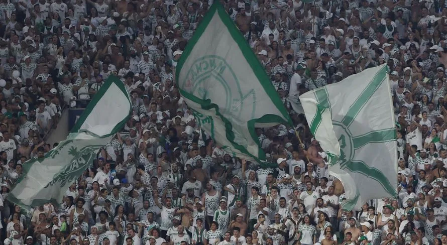 Torcedores do Palmeiras elegem maior rival e time com pior imagem no Brasil